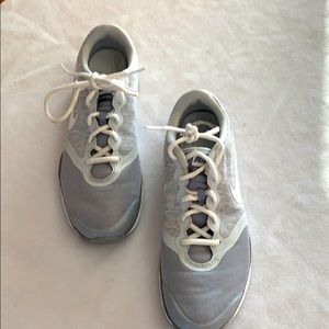 Nike woman tennis shoes